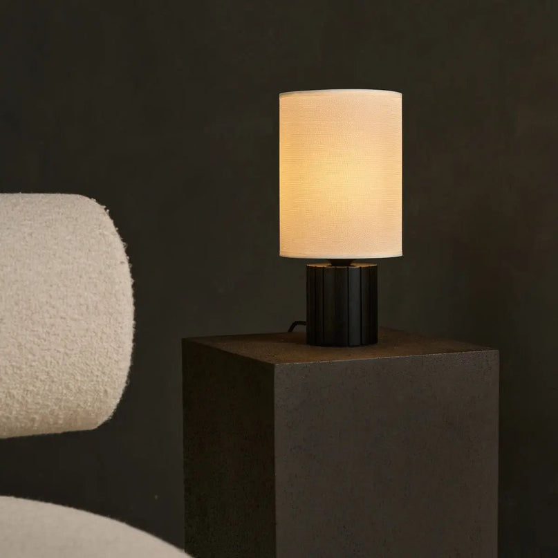 Kiko Zwarte Tafellamp – Gezellige Zwart & Beige Bureaulamp met E27 Fitting