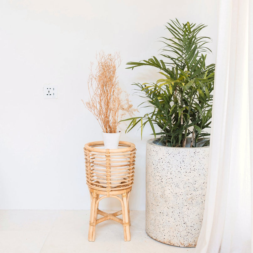 Rotan Plantenstandaard Rond – Boho Plantenbak – Rotan Plantenmand – Natuurlijke Bloemenstandaard voor Potten tot Ø20 cm AKARA