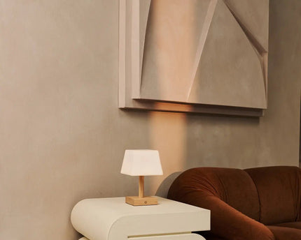 Tommy lichtbruine houten tafellamp met glas - oplaadbare, dimbare lamp, draadloze verlichting