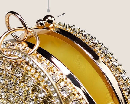 Oogverblindende ronde clutch met diamantlook