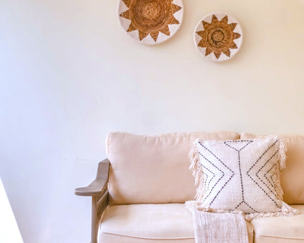 Ronde Boho Wandmand – Geweven Wanddecoratie – Decoratieve Schaal – Geweven Wandbord met Geborduurd Sterpatroon ADARI (2 maten, Ø30/40 cm)