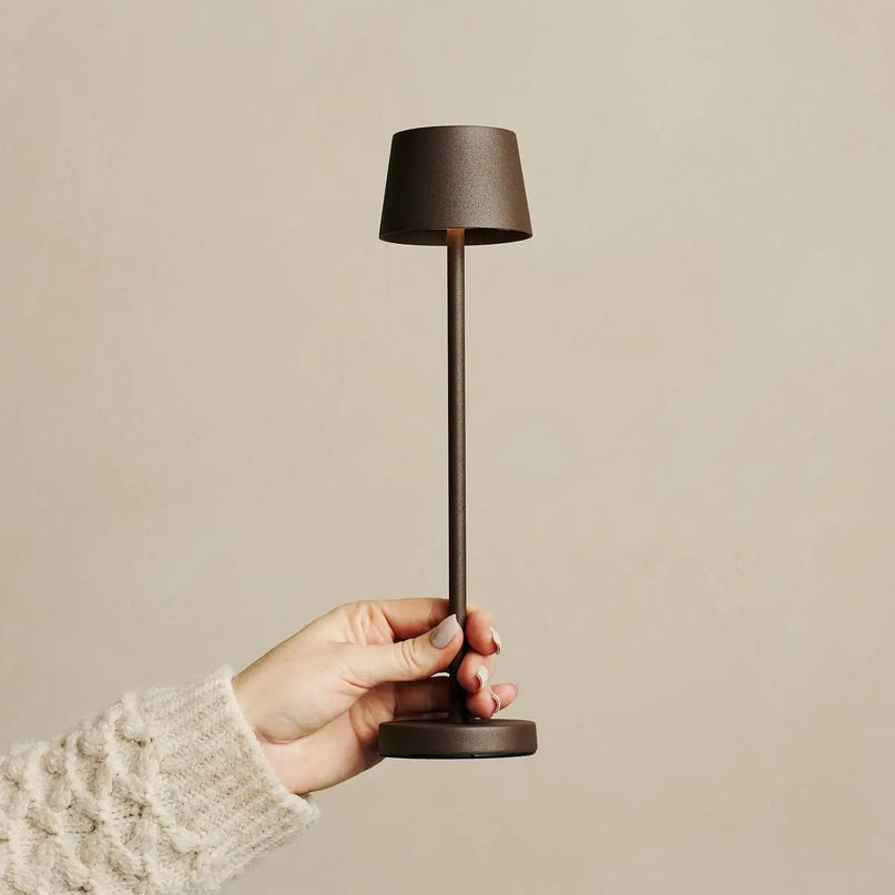 Vondel Mocha Brown oplaadbare en draadloze lamp perfect voor horeca -industrie - draadloos oplaadbaar via laadstation