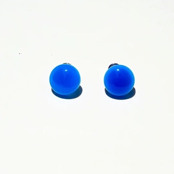 Opvallende blauwe onyx ronde oorstekers