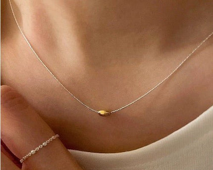Moderne chique gestapelde kettingen-goud en zilver