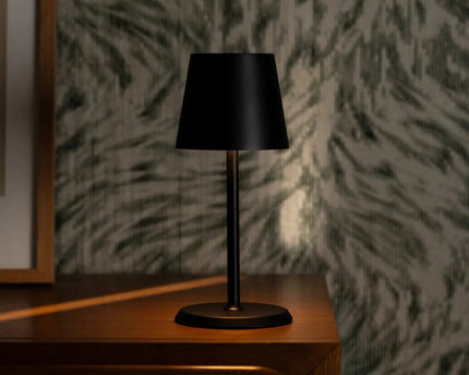 James Black oplaadbare ijzeren tafellamp – draadloos, dimbaar en elegant