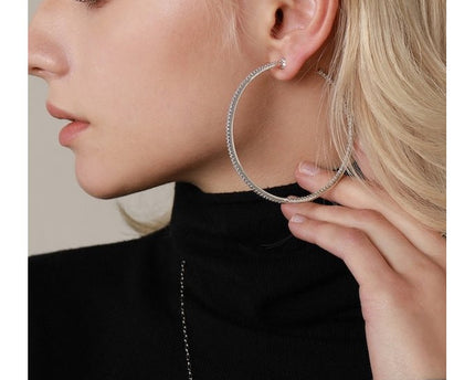 Oversized sprankelende hoepeloorbellen - 360 graden glamour