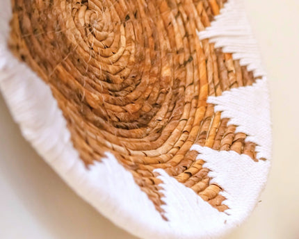 Ronde Boho Wandmand – Geweven Wanddecoratie – Decoratieve Schaal – Geweven Wandbord met Geborduurd Sterpatroon ADARI (2 maten, Ø30/40 cm)