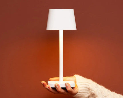 Ava witte oplaadbare tafellamp – stijlvolle, draadloze en dimbare verlichting