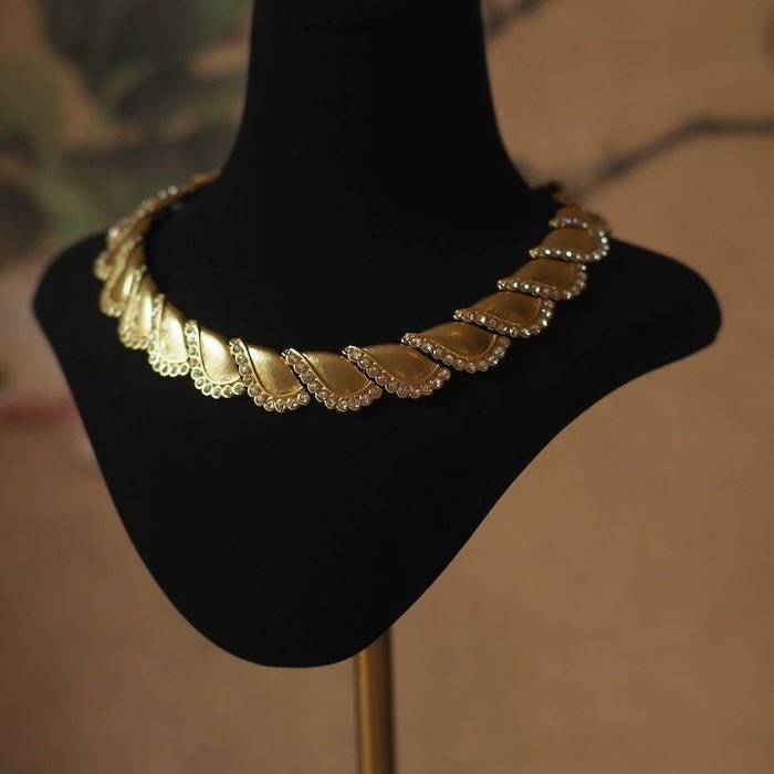 Trifari stijl oogverblindende maan oorbellen