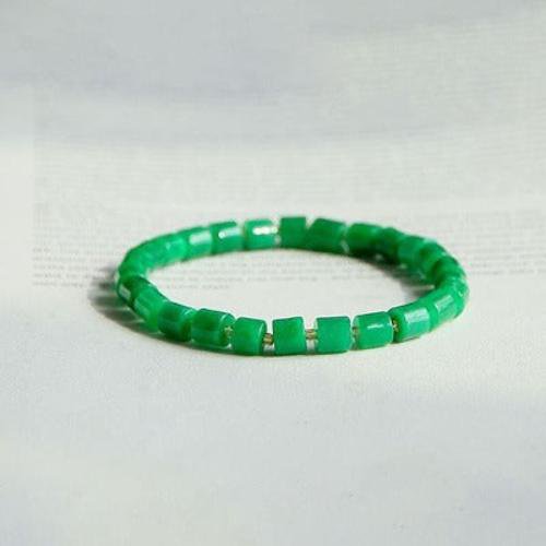 Minimalistische levendige groene jade kralen armband