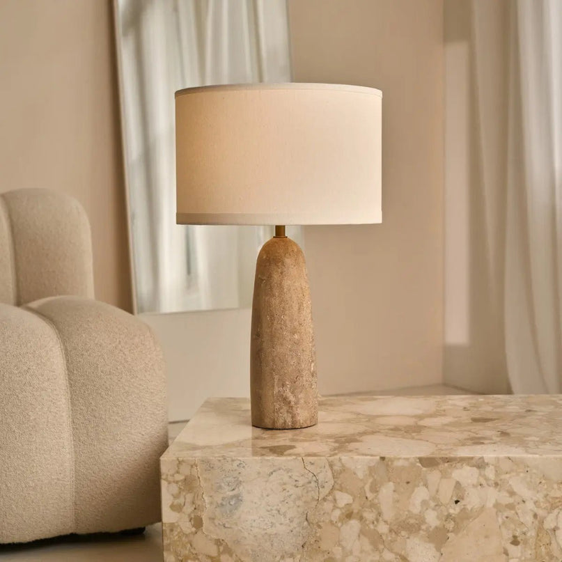 Isla travertijnlamp met katoenen kap – elegant en tijdloos