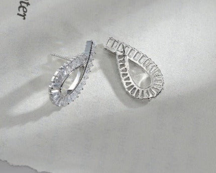 Geometrisch ontwerp oorstekers met diamantlook