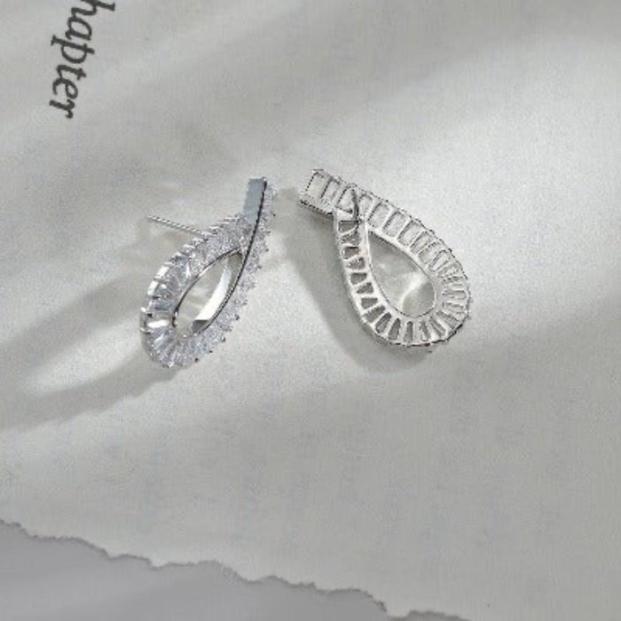 Geometrisch ontwerp oorstekers met diamantlook