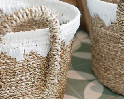 Ronde manden van zeegras met witte katoenen koorden WAIGEO (3 maten) Decoratieve was- of opbergmand