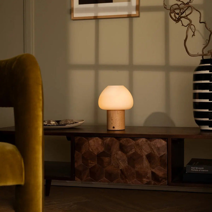 Fynn Lichtbruine houten lamp – Oplaadbaar, dimbaar en stijlvol