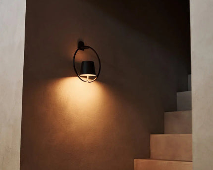 Cielo donkerbruine oplaadbare metalen wandlamp – draadloos, dimbaar en stijlvol