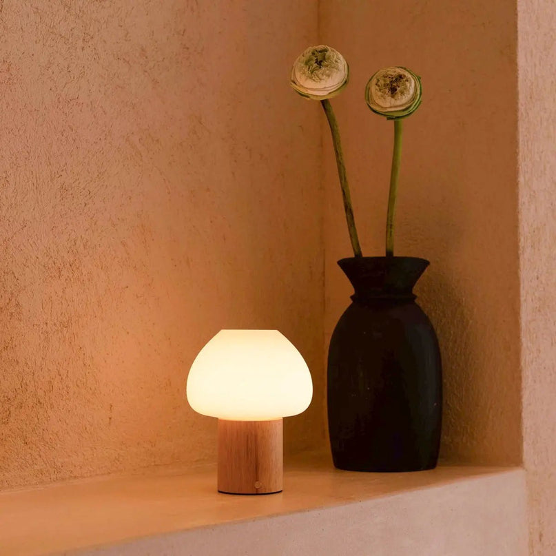 Fynn Lichtbruine houten lamp – Oplaadbaar, dimbaar en stijlvol
