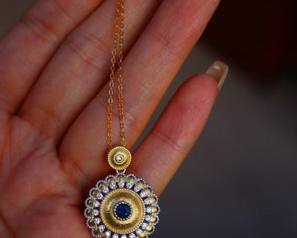 Echte saffier Goudbloem hanger ketting