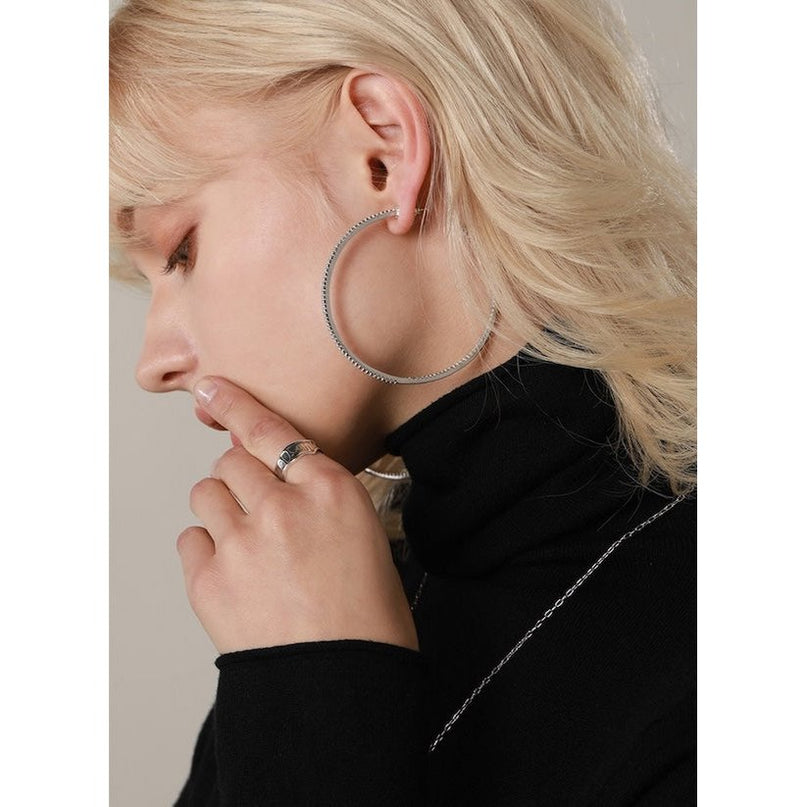 Oversized sprankelende hoepeloorbellen - 360 graden glamour