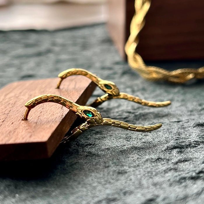 Unieke groene -eye cobra -ontwerp oorbellen - goud n zilver