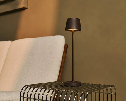Combi Set Professional-4 X Vondel Mini Mocha Brown Oplaadbare tafellampen & 1 x Amstel Wireless Lay Station met Q1-Technology-Perfect voor restaurants, gastvrijheid en hotels