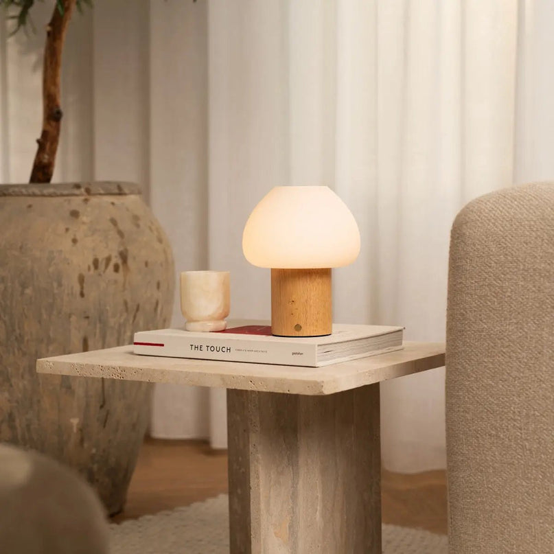 Fynn Lichtbruine houten lamp – Oplaadbaar, dimbaar en stijlvol