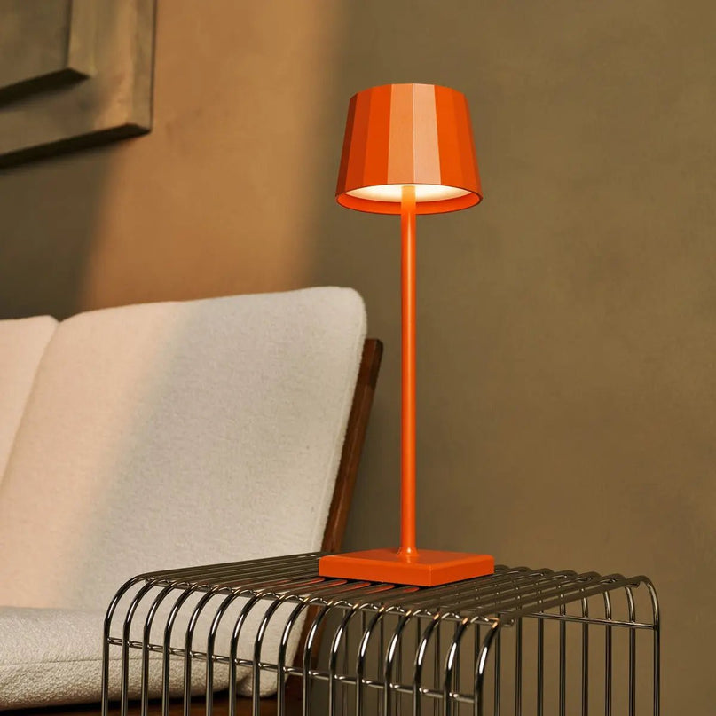 Combi Set Professional-4 X Wouter Blossom Orange Oplaadbare tafellampen & 1 x Amstel Wireless Lay Station met Qi-Technology-Perfect voor restaurants, gastvrijheid en hotels