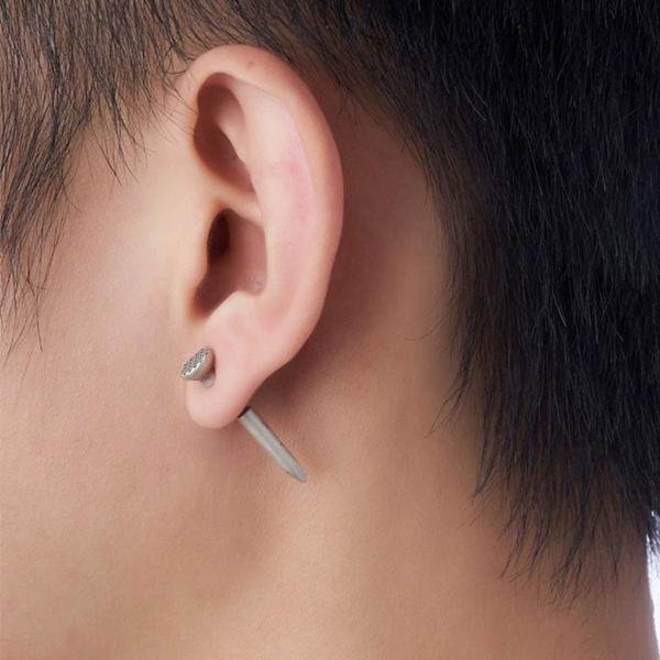 Nageldesign zilveren oorbel uit één stuk