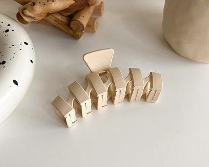 Melkachtige koffie kleurtoon klauw haarclips