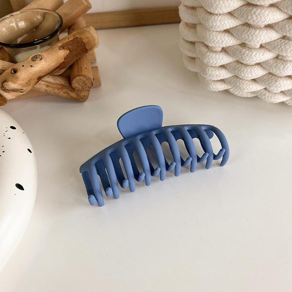 Minimalistische blauwe kleurtoon klauw haarclips