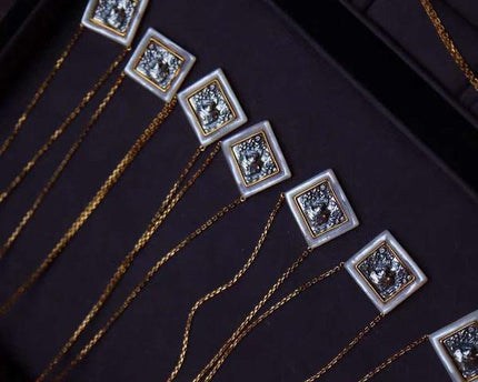 Vierkante Romeinse stijl godin standbeeld ketting