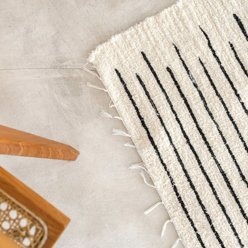 Groot vloerkleed van wit katoen met zwarte strepen 150x120 cm KERTA handgeweven
