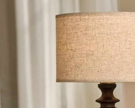 Bodhi donkerbruine houten lamp met beige lampenkap – elegante verlichting voor elke kamer