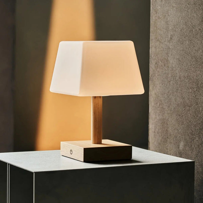 Tommy lichtbruine houten tafellamp met glas - oplaadbare, dimbare lamp, draadloze verlichting