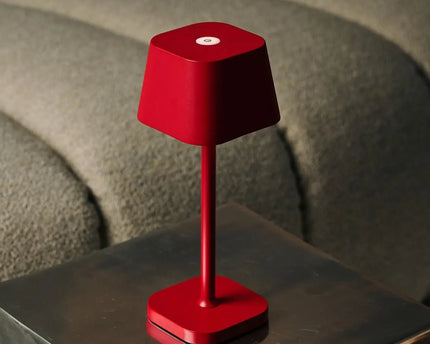 Ava Berry Red oplaadbare tafellamp | Stijlvol, draadloos lamp en dimbaar