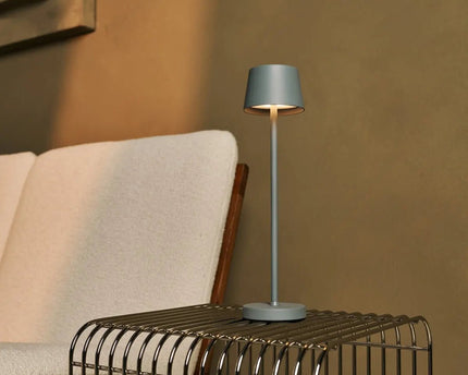 Combi Set Professional – 4 x Vondel Mini Mouse Grey Rechargeable Table Lamps & 1 x Amstel Wireless Charging Station with Q1-Technology – Perfect for Restaurants, Hospitality & Hotels