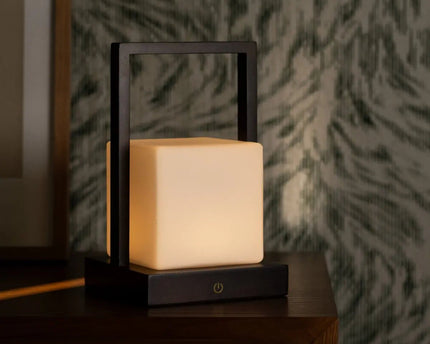 Noah donkerbruine houten oplaadbare tafellamp met glas en houten handgreep