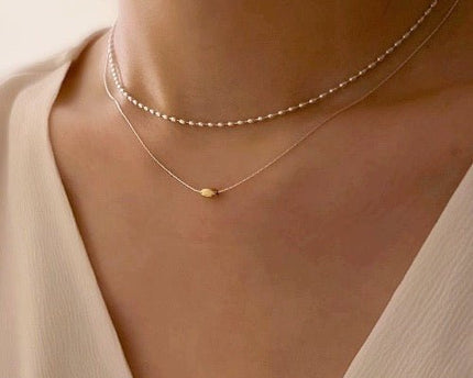 Moderne chique gestapelde kettingen-goud en zilver