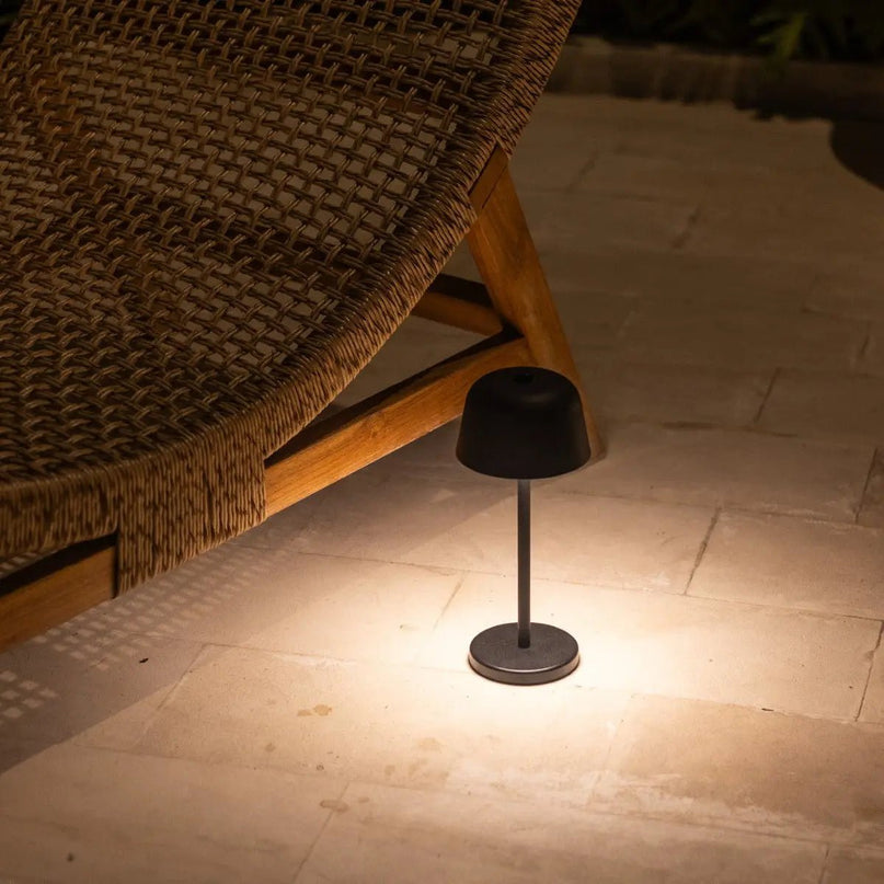 Anton Zwarte Oplaadbare Tafellamp | Stijlvolle en draadloze verlichting