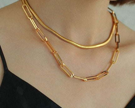 Tijdloze zachte serpentijnbotketting