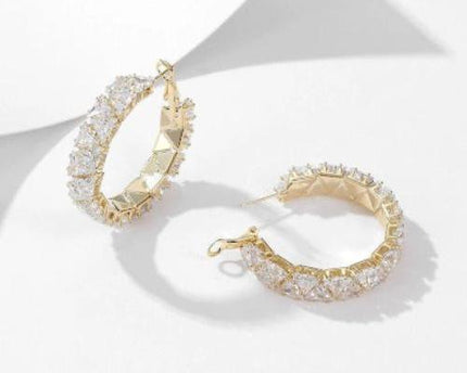 Luxe hoepeloorbellen met diamantlook