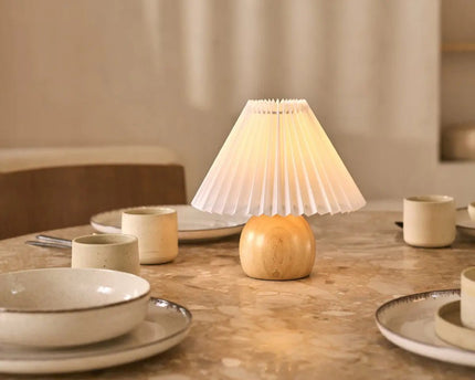Nathalie Lichtbruine moderne en retro oplaadbare lamp l Dimbaar, hout en papier Mooie papieren kap