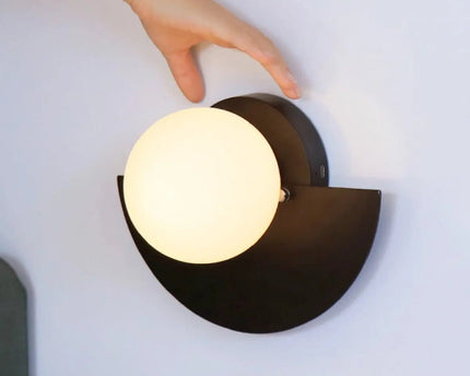 Kane zwarte draadloze wandlamp – oplaadbare hout- en glaslamp