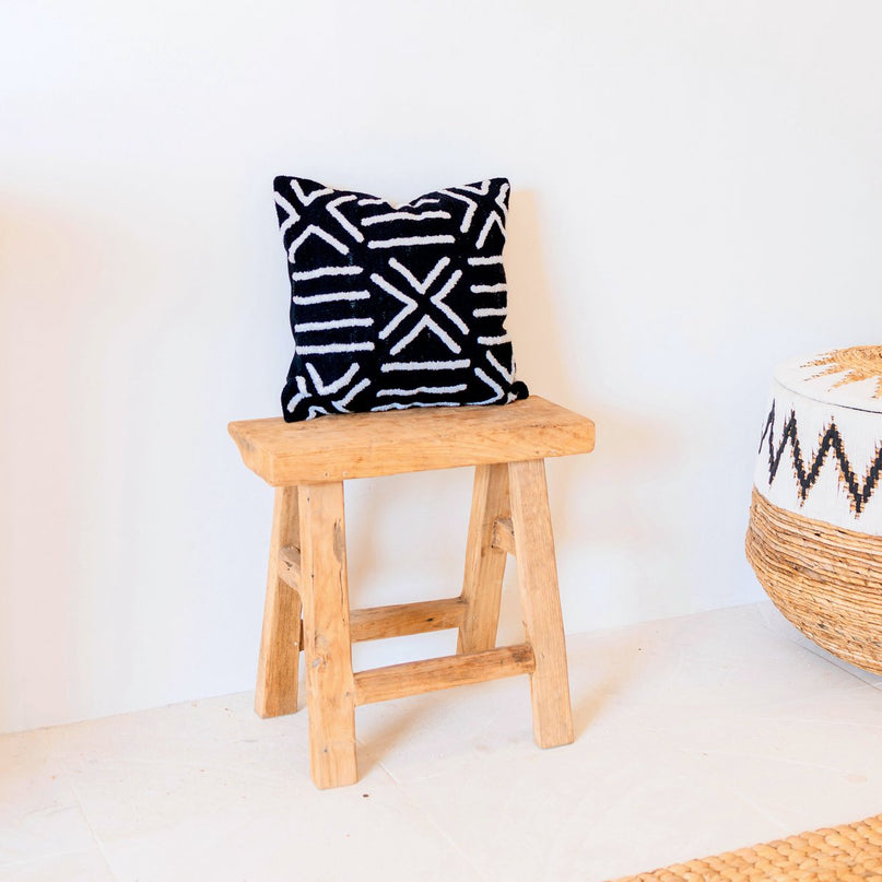 Decoratieve kussenhoes handgemaakt – zwarte kussenhoes – Boho sierkussen – 40x40 / 50x50 cm geborduurde kussenhoes gemaakt van katoen BIMA