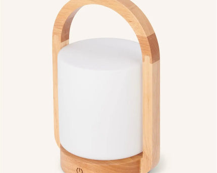George lichtbruine houten oplaadbare lamp gecombineerd met matglas en een handvat