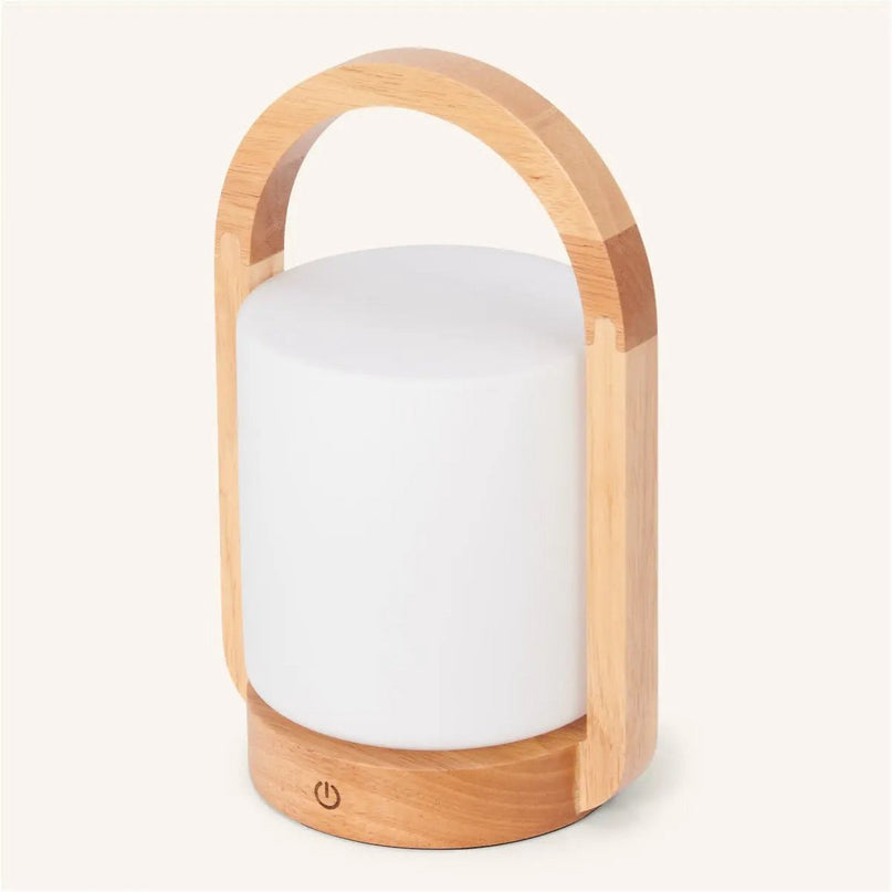 George lichtbruine houten oplaadbare lamp gecombineerd met matglas en een handvat