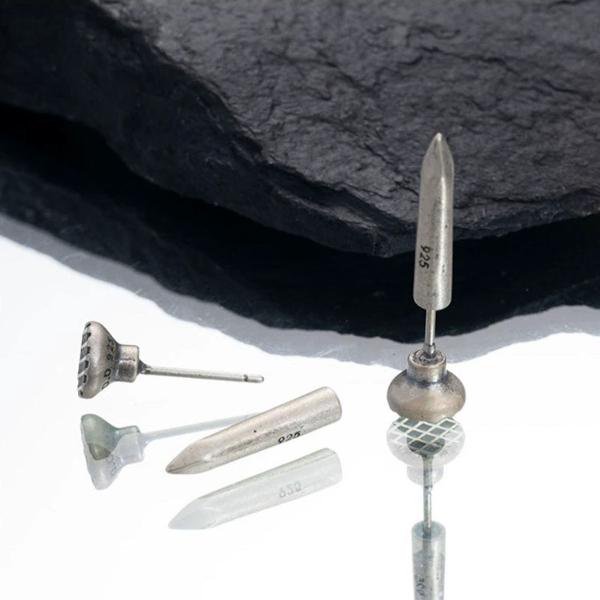 Nageldesign zilveren oorbel uit één stuk