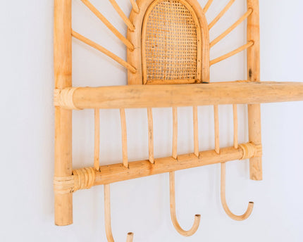 Rotan Wandplank – Kleine Boho Wandplank – Hangende Rotan Plank – Jas- of Sleutelhaak – Handgemaakte Plank Gemaakt van Rotan (41x53 cm) BANTEN
