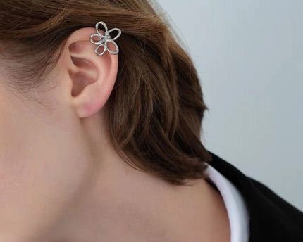 Elegante sprankelende bloemoormanchet uit één stuk