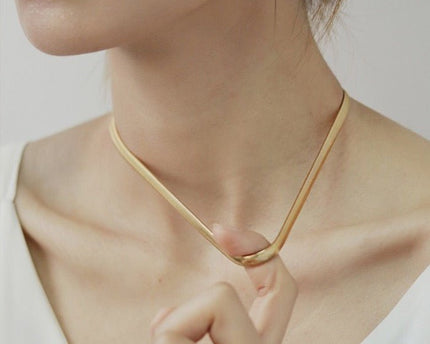 Tijdloze zachte serpentijnbotketting